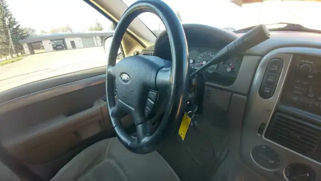 2003 Ford Explorer in Cars & Trucks in Moose Jaw - Image 11