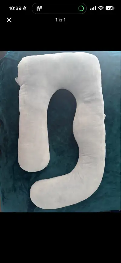 Momcozy Pregnancy Pillow – like new! Used only a few times and in excellent condition. Super comfort...
