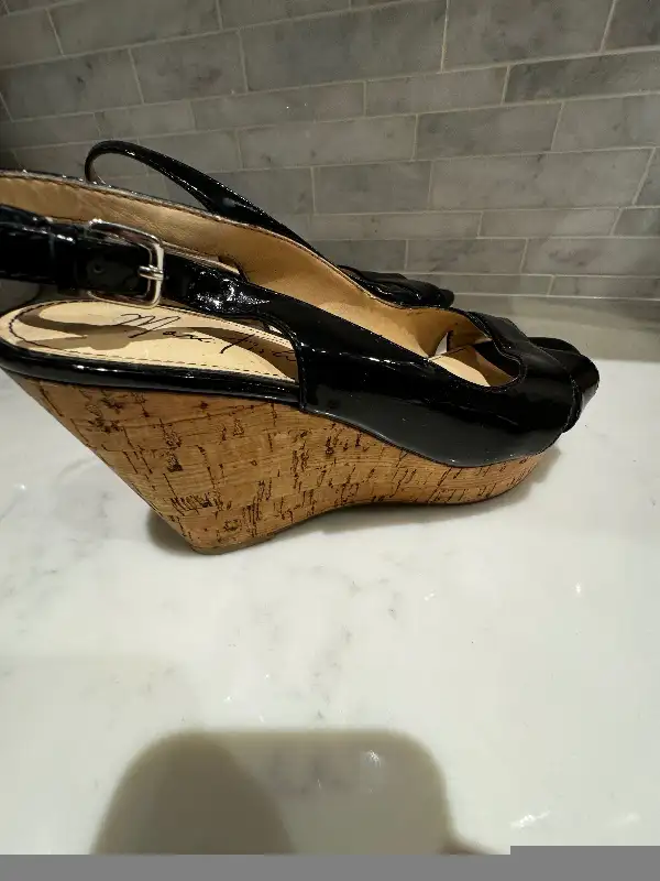 Women’s sandal in Women's - Shoes in City of Toronto - Image 3