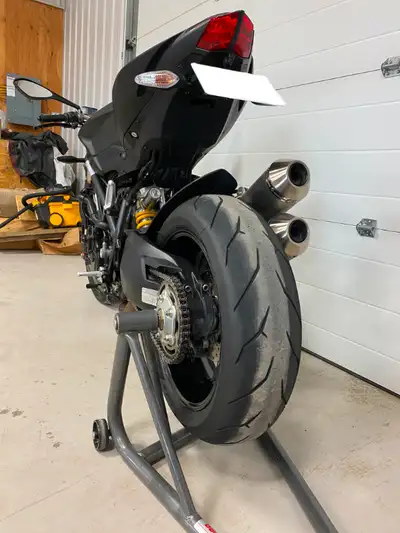 Dark stealth Streetfighter 848. Engine oil/filter replaced about 500km ago. New coolant and battery...