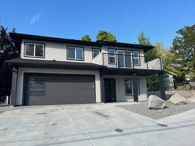 3 bedroom, 2 bathroom newer home for rent in Salmon Arm. Double garage. This is the upper unit of a...