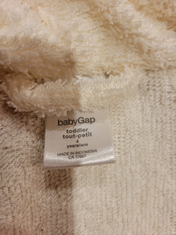 Gap Housecoat - Size 4T in Clothing - 4T in Saskatoon - Image 3