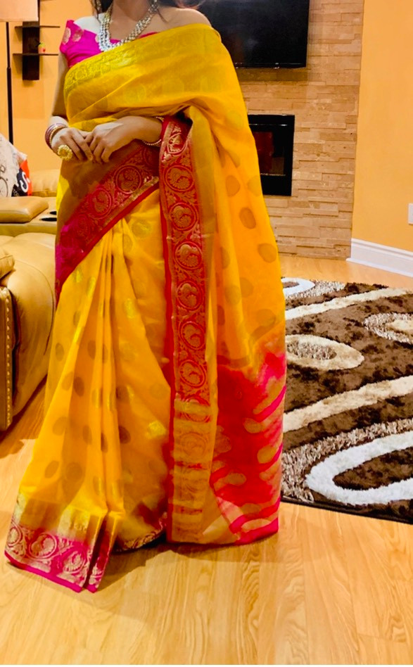 Indian Silk Banarsi Saree- yellow/ pink colour  in Women's - Dresses & Skirts in Oakville / Halton Region - Image 3