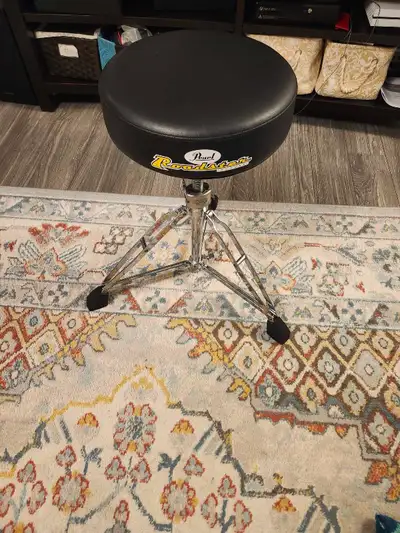 Excellent condition heavy duty Perl Roadster drum throne., View more