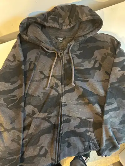 Women’s XXL Camo hoodie, View more