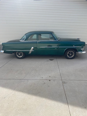 1953 Ford Club Coupe