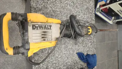 dewalt jack hammer d25951 with chissell 600 $$, View more