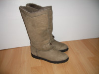 mouton bottes hiver -- SOREL --  size 7-7.5 US.  Fait au Canada