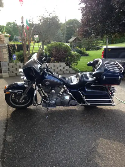 If you are looking for a classic Harley this is the bike for you. This has the Evolution engine. Gre...