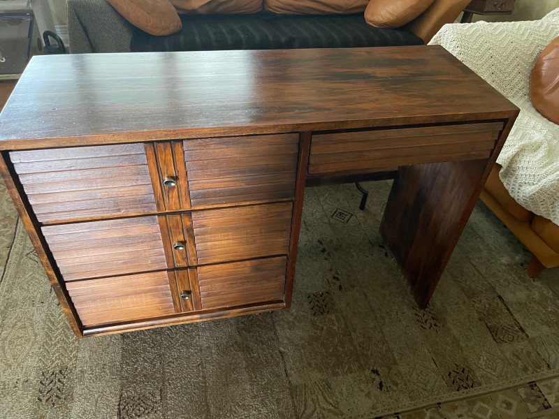 Solid wood desk with drawers Desks Oakville / Halton Region Kijiji
