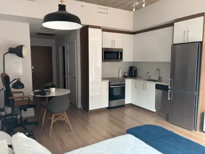 Short term, Great location, Modern Studio -All bills included