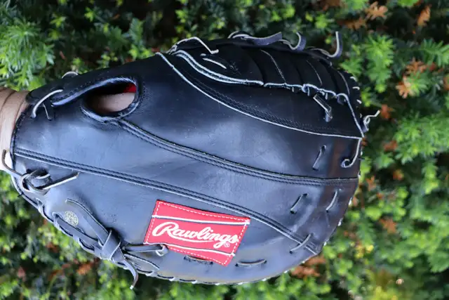 Right Hand First Base Gloves Rawlings Wilson Leather Baseball So in Baseball & Softball in Markham / York Region - Image 4