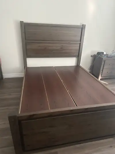DeFehr Queen Size Platform bed, View more