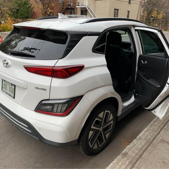 kona electrique, couleur blanc, impecc, bas km, vente accommodtn dans Autos et camions  à Ville de Montréal - Image 4