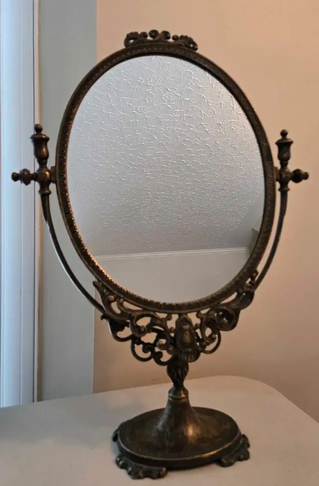 Vintage Table Mirror in Home Décor & Accents in Edmonton - Image 4