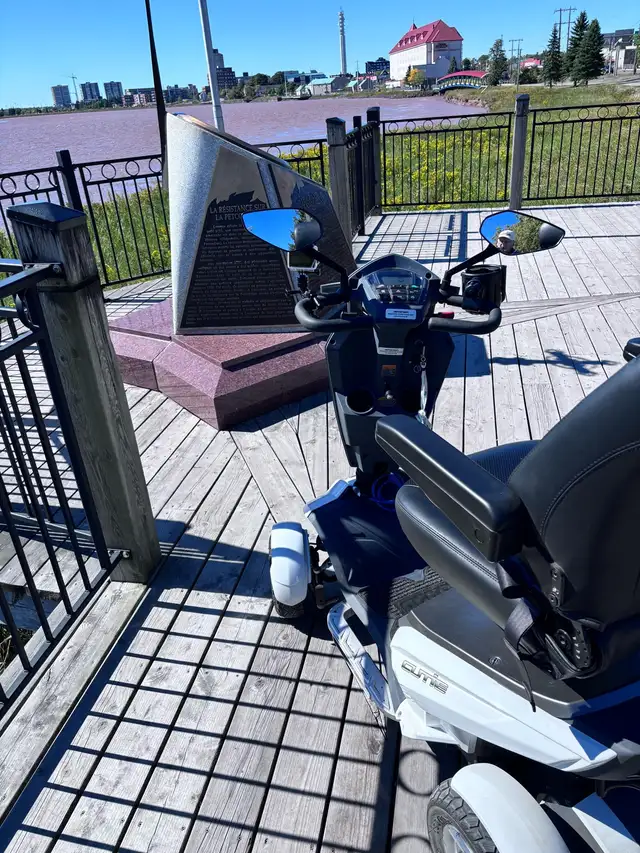 Electric Scooter in Scooters & Pocket Bikes in Moncton - Image 5