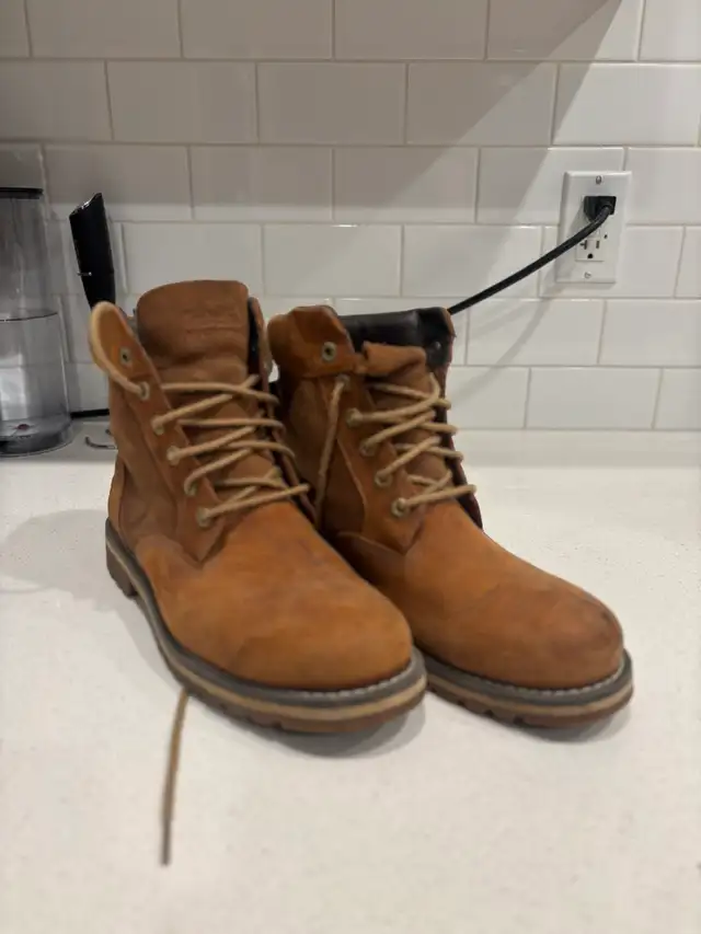 Tan Timberland men’s boots in Men's Shoes in Edmonton - Image 3