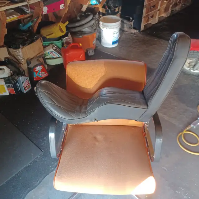 Harley Davidson seats in Motorcycle Parts & Accessories in Edmonton - Image 11