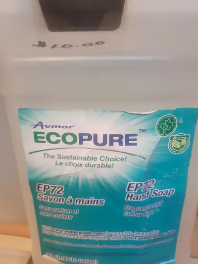 Brand new unused cleaning products, nitrile gloves, garbage bags as per pictures. Prices are on the...