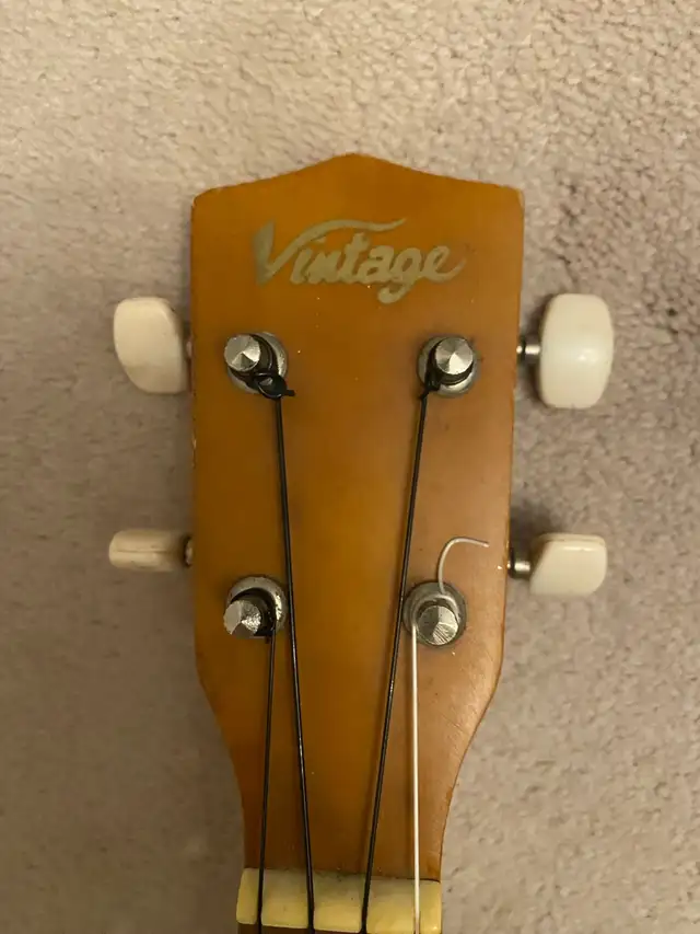 JHS& co. vintage ukulele model 11K20N. in Other in Markham / York Region - Image 4