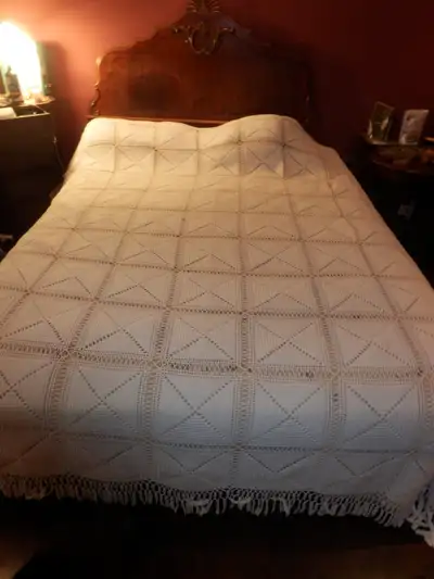 Couverture ou couvre-lit au crochet, View more