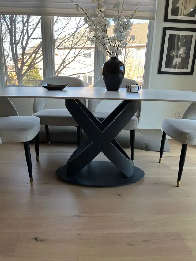dinning/kitchen table in Dining Tables & Sets in Markham / York Region - Image 2
