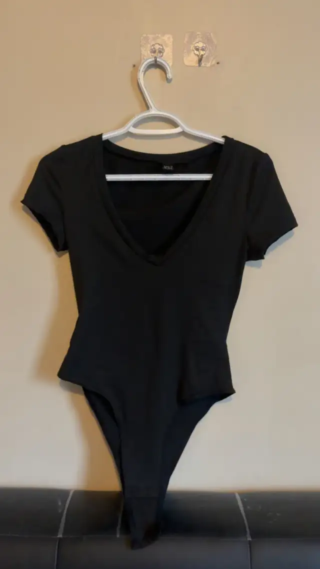 SHEIN xs bodysuit  in Women's - Tops & Outerwear in City of Halifax - Image 2