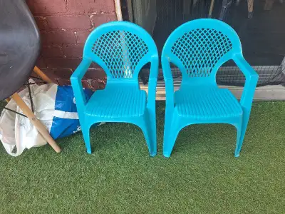 2 petites chaises d'extérieur pour enfants , View more
