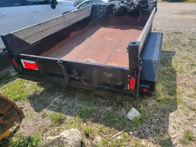 Use trailer Best offer 5? 4? Double axle ( 4 wheels ) Power brake Self dump junk or gravel, dirt. Mu...