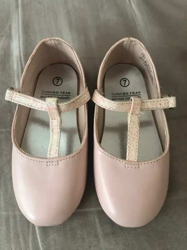 Girls Dress Shoes Size 7 in Kids & Youth in City of Toronto - Image 3