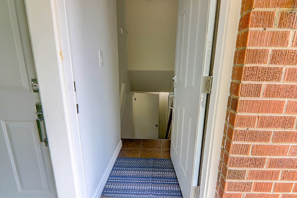 Raised Basement Apartment at Yonge and Davis Newmarket 3