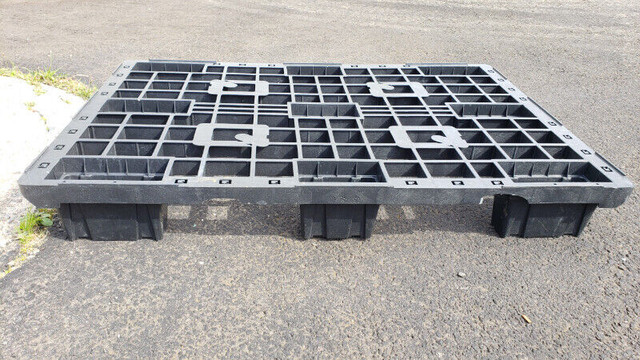 Plastic Pallets in Other Business & Industrial in Yarmouth - Image 2