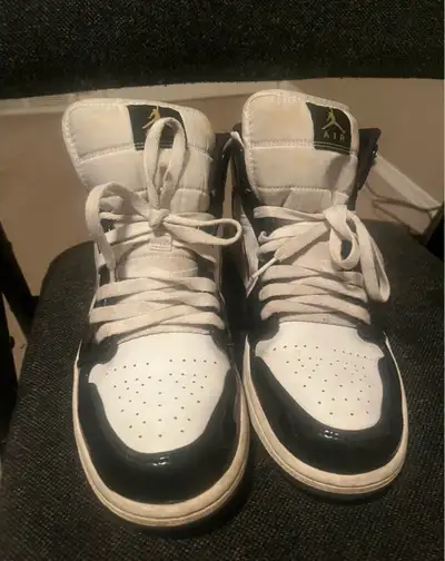 Air Jordan 1 Mid SE Black/White/Gold Size 11, View more