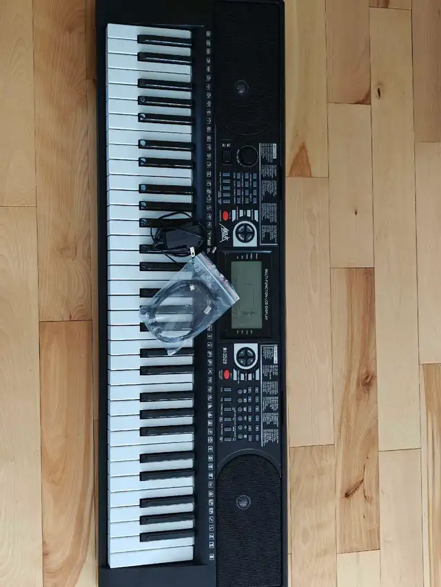 Piano excellente état in Pianos & Keyboards in Longueuil / South Shore - Image 2