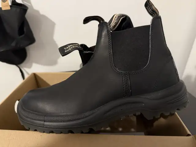 Blunstone safety work shoes size 10.5 brand new in Men's Shoes in Hamilton - Image 2
