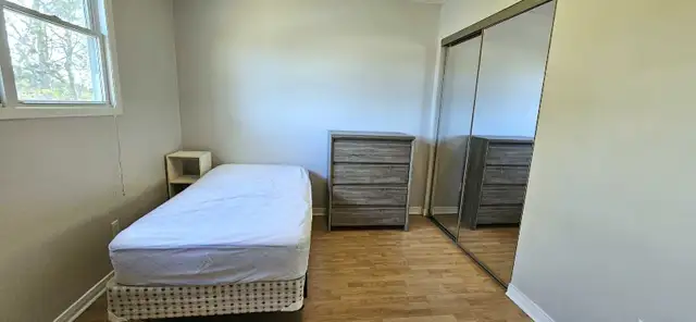 Furnished Room for Rent near Georgian college in Room Rentals & Roommates in Barrie - Image 5