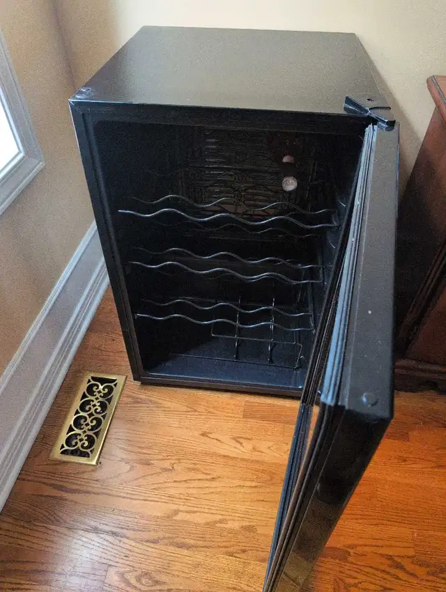 Magic Chef Wine Cooler Fridge576049220882288641