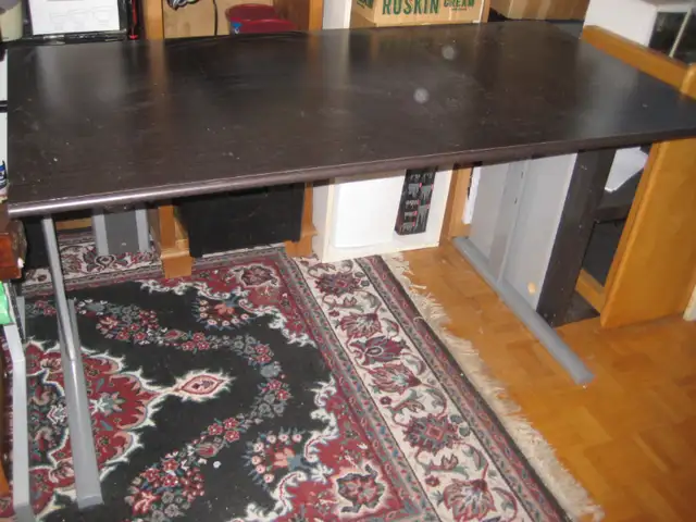 FS: a good size stylish office desk, other small items in Desks in Ottawa - Image 5