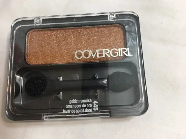 Cover girl Eyeshadow Golden Sunrise in Health & Special Needs in City of Toronto - Image 2