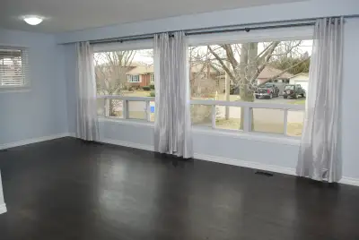 Meticulously maintained 3 BDRM Main Floor! Avail. AUG 1st!