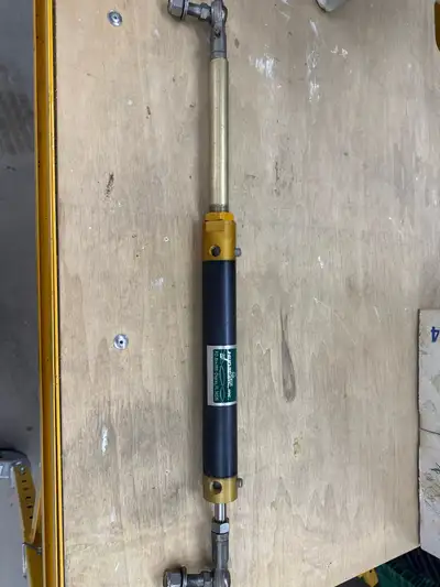 I'm offering a used Hydraulic Inc cylinder that is in good working condition, perfect for various hy...