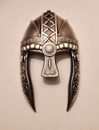 Ancient Warrior Viking Helmet - 10 oz fine silver coin