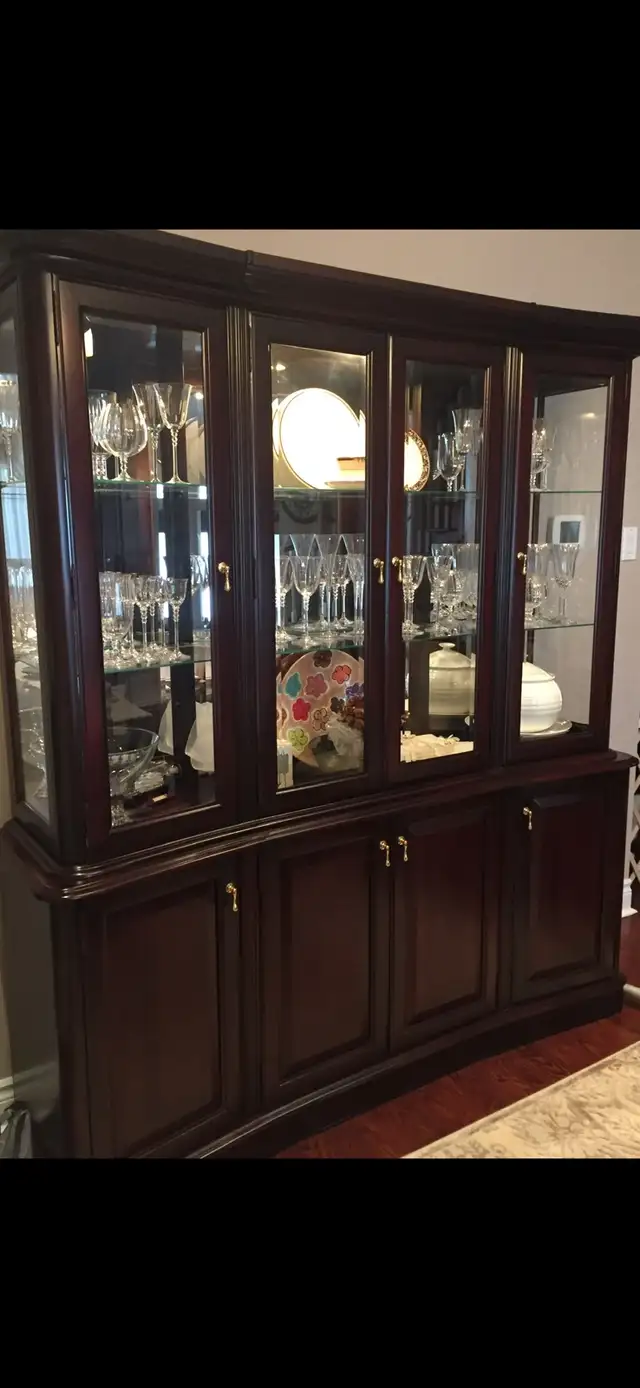 Buffet / Hutch / Display Cabinet in Hutches & Display Cabinets in City of Toronto - Image 3