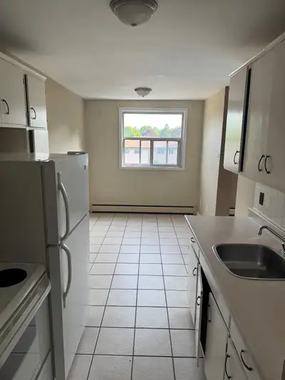 2 BED, 1 BATH APARTMENT MOVE IN READY**