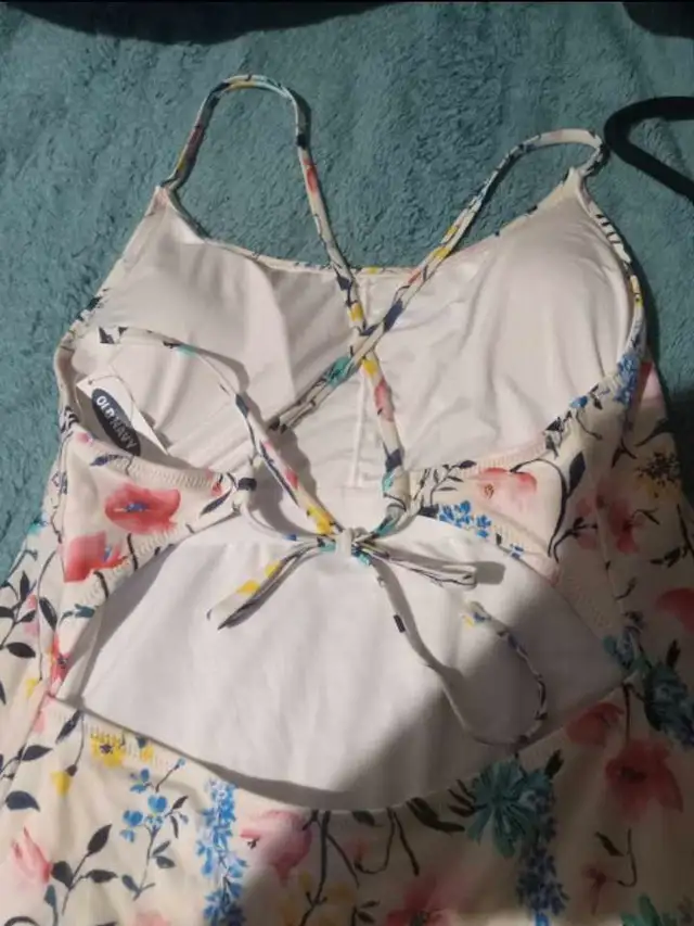 New!!! Floral One-Piece Swimsuit. (Size: XL)62863730281730121