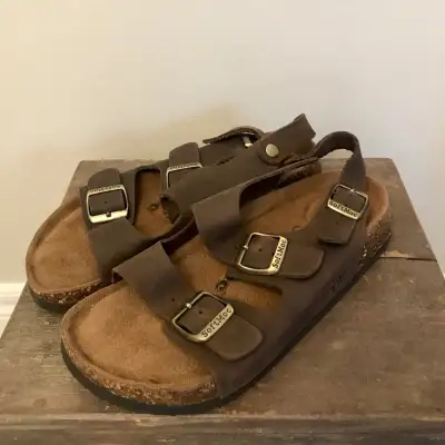 Women’s SoftMoc Leather Sandals Size 7, View more