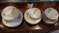 Assiettes en porcelaine J&G Meakin (ENGLAND) China plates.