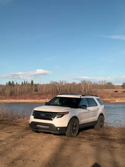 2014 Ford Explorer Sport AWD - FULLY LOADED $14,000 OBO | Trades Welcome | Fort Sask ✓ Moon roof + h...