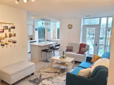 Large (950 sq ft) 2 Bed 2 Bath condo at Yonge / Sheppard AVAILABLE NOW 5 minute walk from Yonge/Shep...