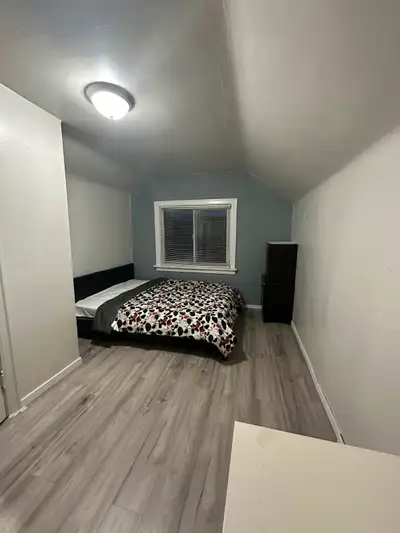 1 private room available in Vancouver